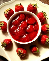 مربای توت فرنگی لایک و فالو یادت نره مهربان