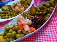سینی خوشمزه ترشیجات
