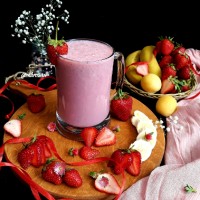 اسموتی موز وتوت فرنگی