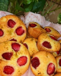 پای پسته و توت فرنگی