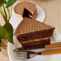 کیک اسفنجی شکلاتی با باترکریم