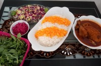 ناهارروز جمعه مرغ شکم پروپلوزعفرانی .چای ترش ونون خونگی