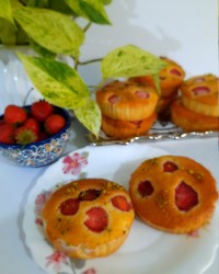 پای پسته و توت فرنگی