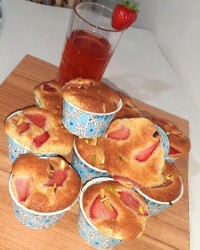 پای توتفرنگی و پسته