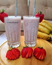 شیک موز وتوت فرنگی