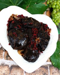 دلمه برگ مو با چاشنی رب انار