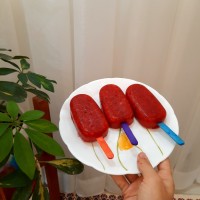 بستنی یخی توت فرنگی