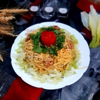 سالاد ماکارونی با کاهو.