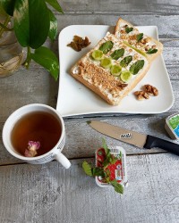 نان و پنیر و سبزی