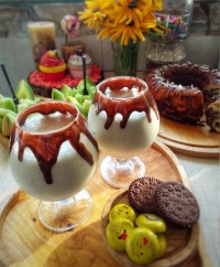 کیک دورنگ و شیر موز