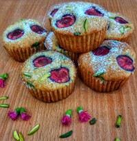 پای پسته و توت فرنگی