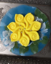 مشکوفی زعفرانی ،مربای توت فرنگی ،کیک بدون شیر