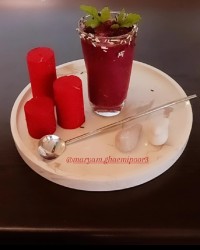 میلک شیک شاه توت