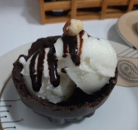 کاسه شکلات با بستنی