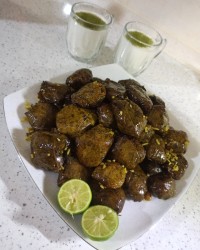 دلمه و سینی میوه