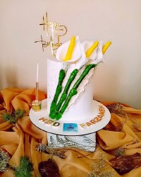 کیک زنونه با گل شکری