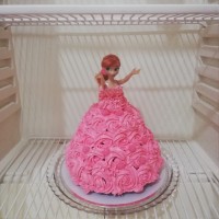 کیک باربی با فیلینگ موز و گردو