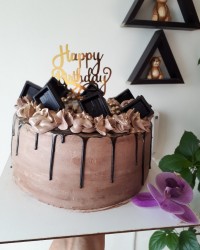 کیک تولد دخترنازم ،پایه کیک شیفون باخامه شکلاتی