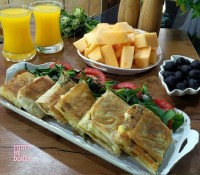 لقمه های سوسیس و پنیر