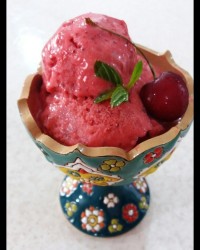 بستنی توت فرنگی