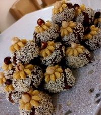 شیرینی شکلاتی فندقی