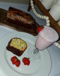 شیر توت فرنگی