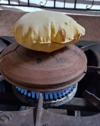 نان محلی و پنیر محلی