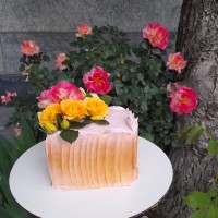 کیک با گل طبیعی