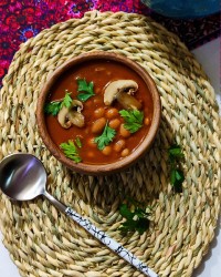 خوراک لوبیا وقارچ