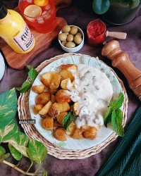 سیبزمینی تنوری با سس قارچ