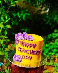 کیک روزمعلم