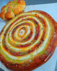 نان شیرمال با مغز کرمفیل