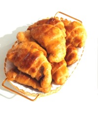 نان شکلاتی سه نان به شکل کروسان