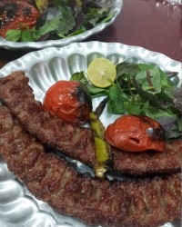 کباب کوبیده و سوپ جو