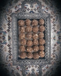 توپک خرما و بادام زمینی (کنجدی)