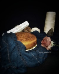 پشت تمام آرزوهایت خدا ایستاده؛ دل به حکمتش بسپار......