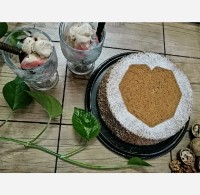 کیک میزبان گردویی و بستنی بیسکو آیس