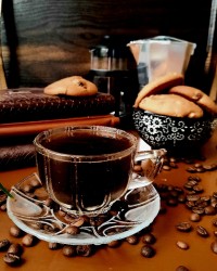 کوکی کشمشی و اسپرسو