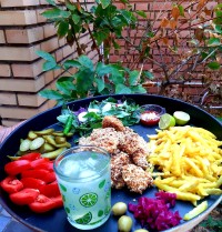 مرغ سوخاری و سیب زمینی سرخ کرده