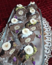 رولت بیسکوییتی موزی با مغز گردو