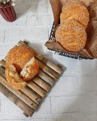 نان با مغز پنیر و گردو