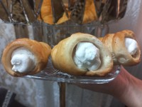 شیرینی رولی خامه ای