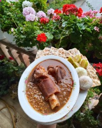 عدسی با پاچه گوساله