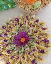 جامبو رنگی با سالاد شوید