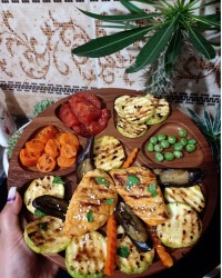 مرغ با سبزیجات مزه دار شده