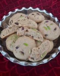 کوکی کشمشی و پسته ی خوشمزه جاتون خالی عزیزان