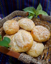 نان با مغز پنیر و گردو