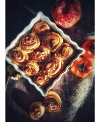 نان رول دارچینی (با آیسینگ خامه ای)