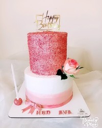 کیک دخترونه با تزئین اکلیل خوراکی