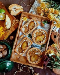 تارت گلابی کرمدار